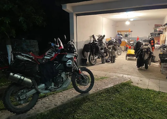 Happy Corner Хостел