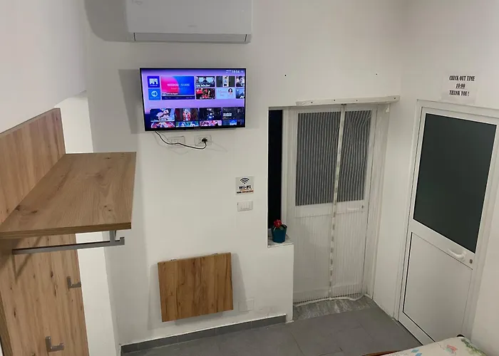 Хостел Happy Corner *