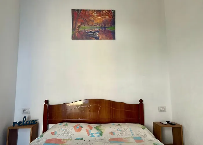 Happy Corner Хостел Шкодер