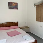 Happy Corner Hostal *
