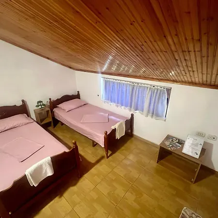Happy Corner Hostal *