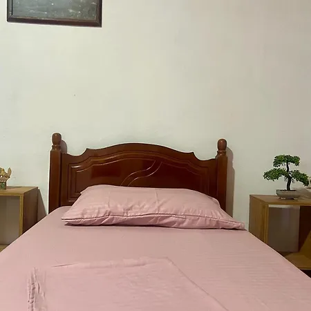 Hostal Happy Corner *